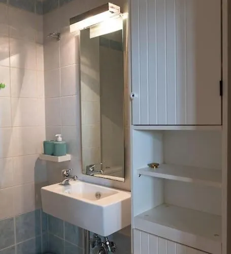 Maisonette With Exclusive Private Parking *