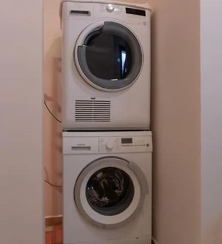 Maisonette With Exclusive Private Parking *