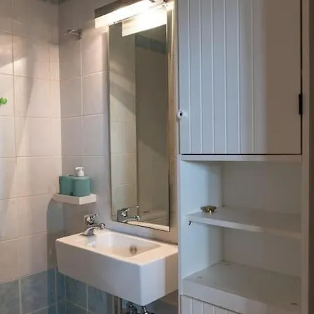 Maisonette With Exclusive Private Parking *