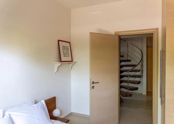 Maisonette With Exclusive Private Parking